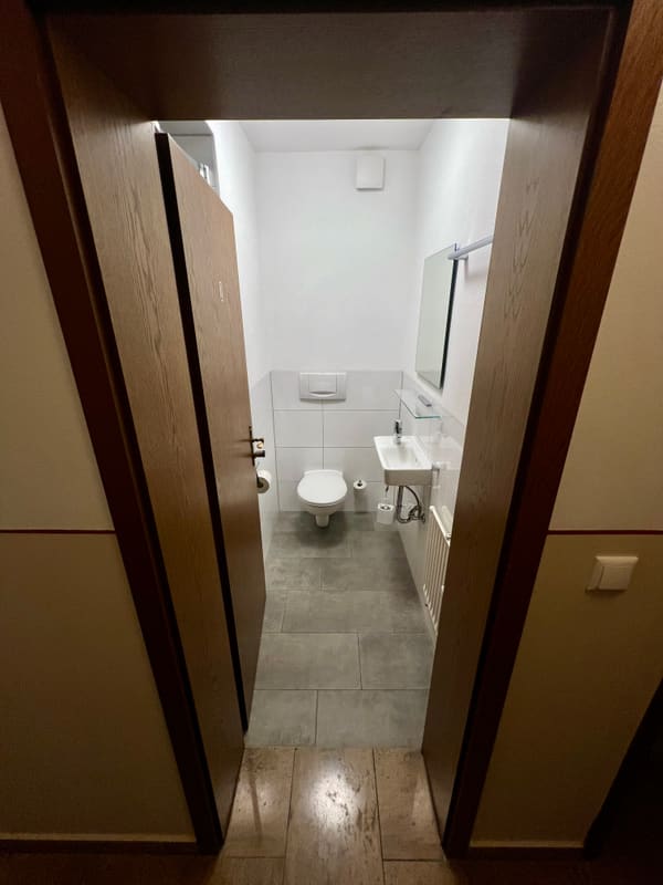 WC von Zimmer 2